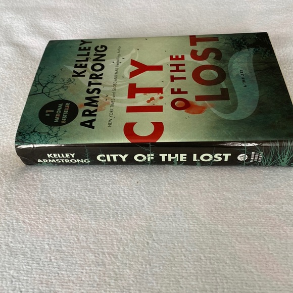 City of the Lost by Kelley Armstrong Hardcover Novel Book - Picture 5 of 5